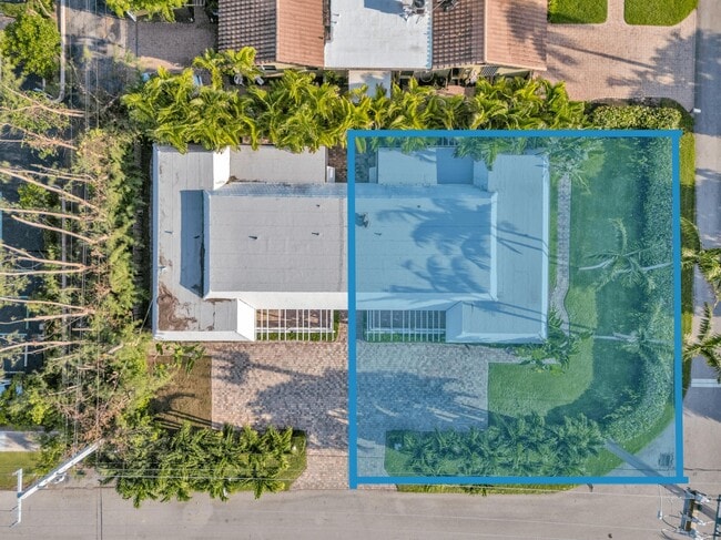 Building Photo - 900 NE 4th St