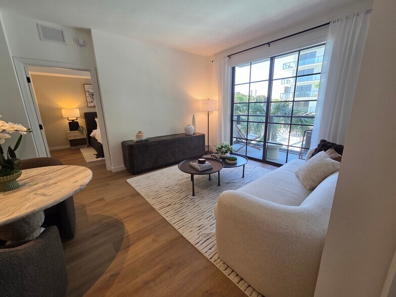 Building Photo - 1640 NE 125th St