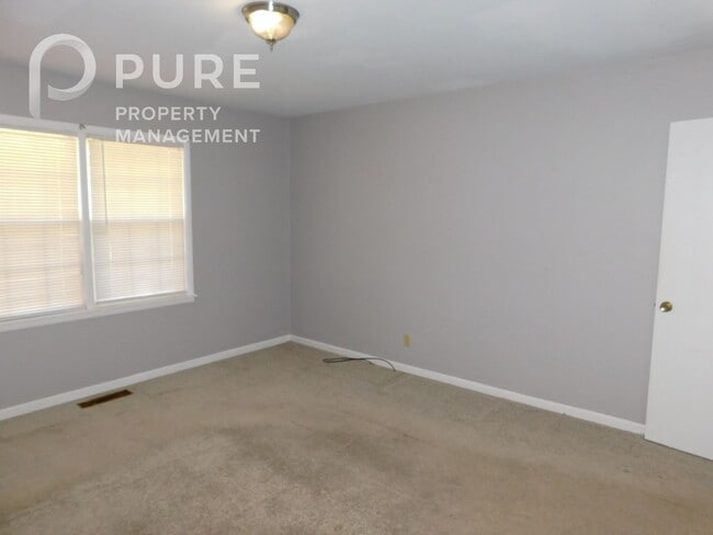 Building Photo - 117 22nd Ave NW