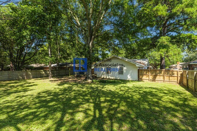 Building Photo - 4 Bed/2 Bath Home in Traceland North in Madison