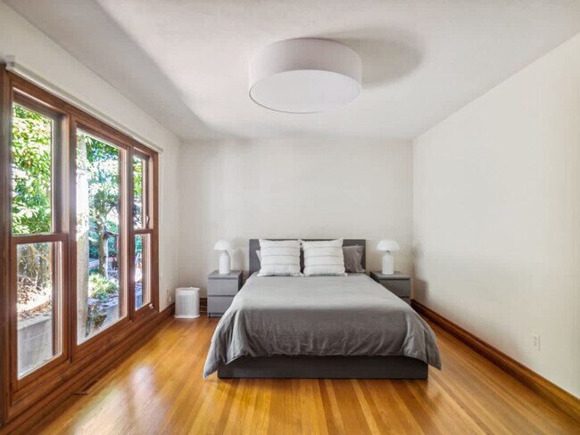 Building Photo - 751 Toyon Dr