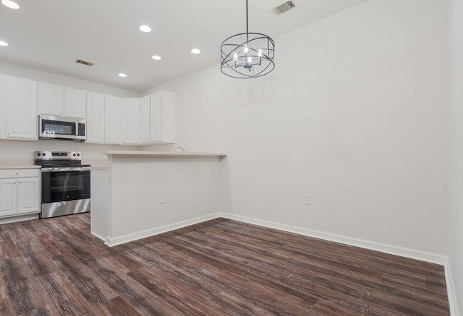 Building Photo - Cozy Lakeside Living in Moncks Corner!