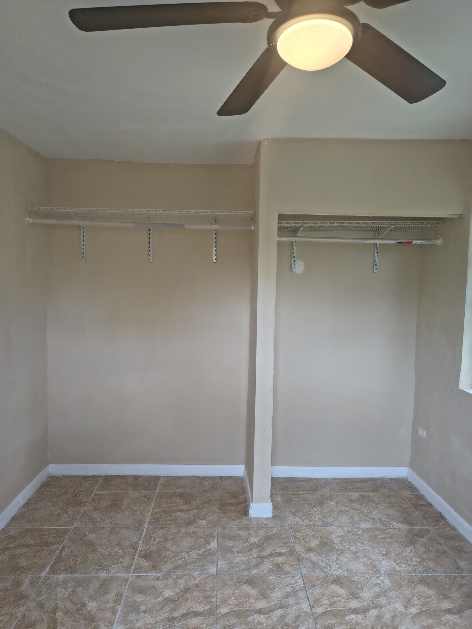 Building Photo - 1370 NE 153rd St