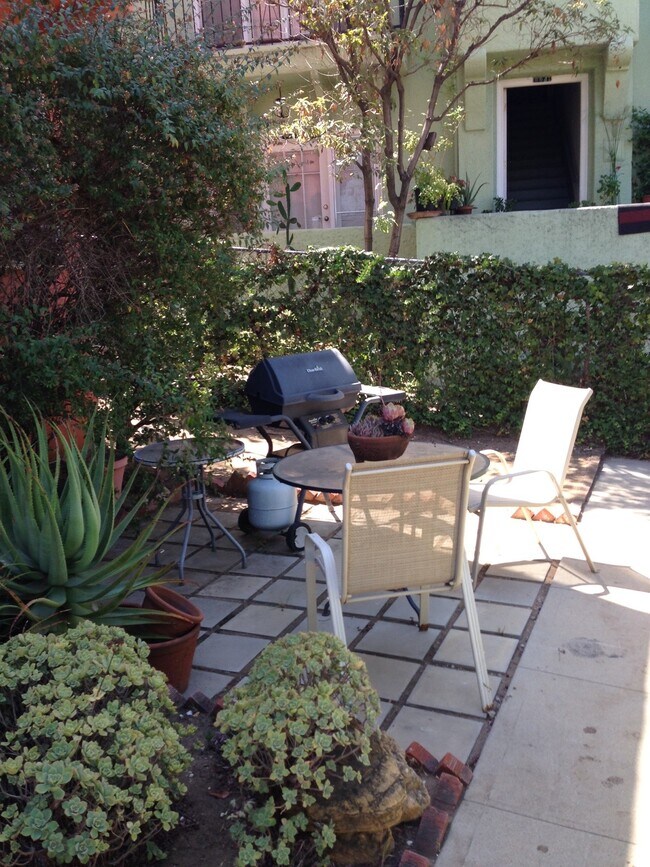 Building Photo - 870 N Occidental Blvd