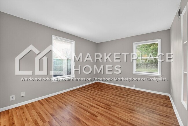 Building Photo - 427 Whispering Pines Dr