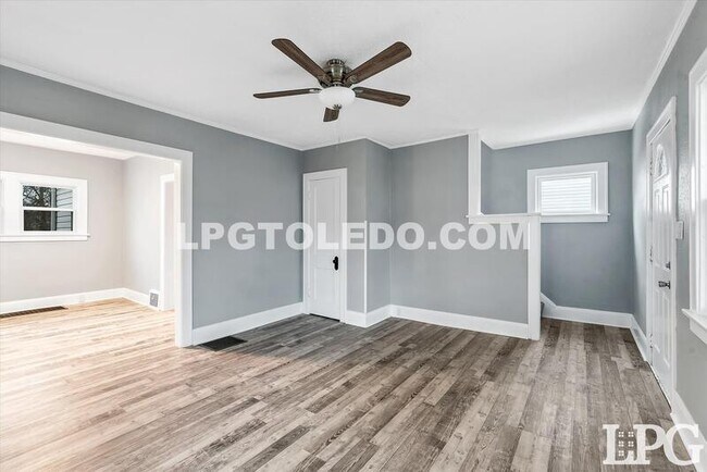 Building Photo - 927 Alvison Rd