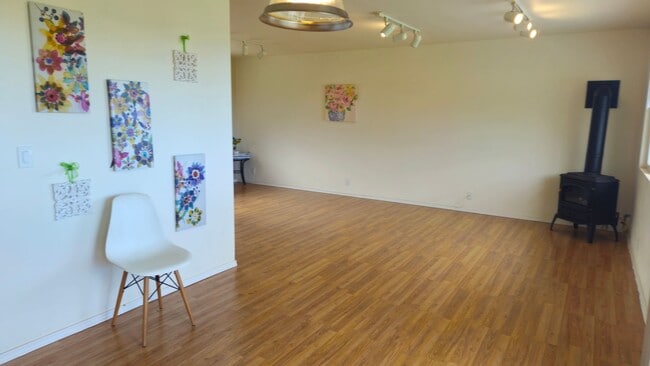 Building Photo - 40 Huina Pl