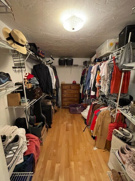Master closet - 2031 NW 8th Pl