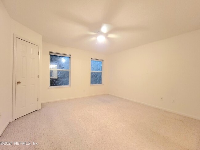 Building Photo - 915 Scrub Jay Dr