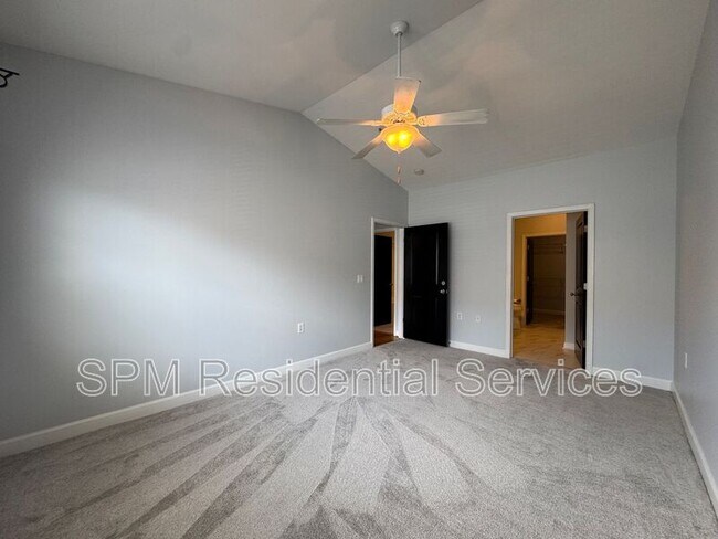 Building Photo - 618 Condo Club Dr