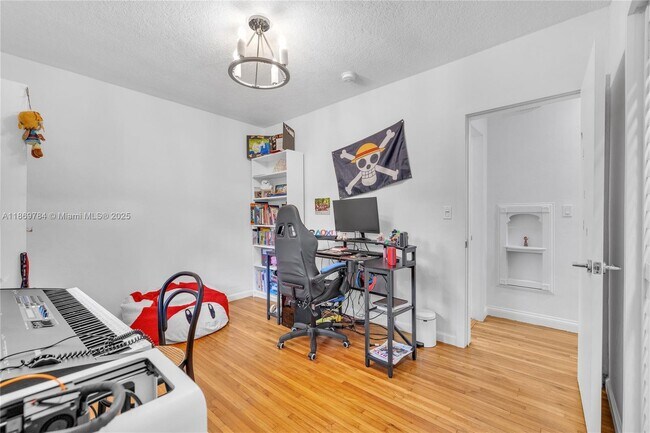 Building Photo - 1100 El Rado St