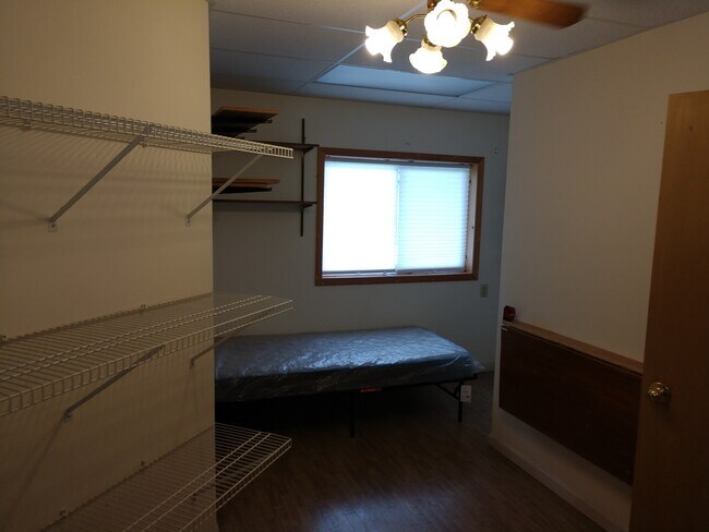 Bed Room 2 (no shelves) - 1101 Odes Wilson Rd