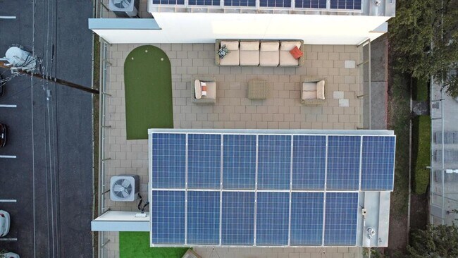 Building Photo - 2301 S 5th St