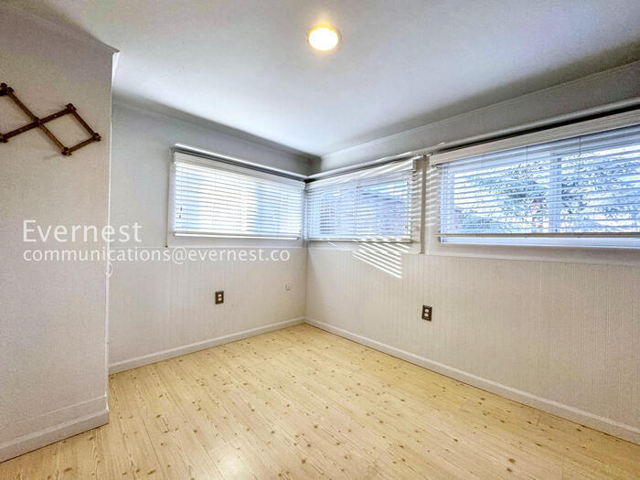 Building Photo - 4118 Wyandot St