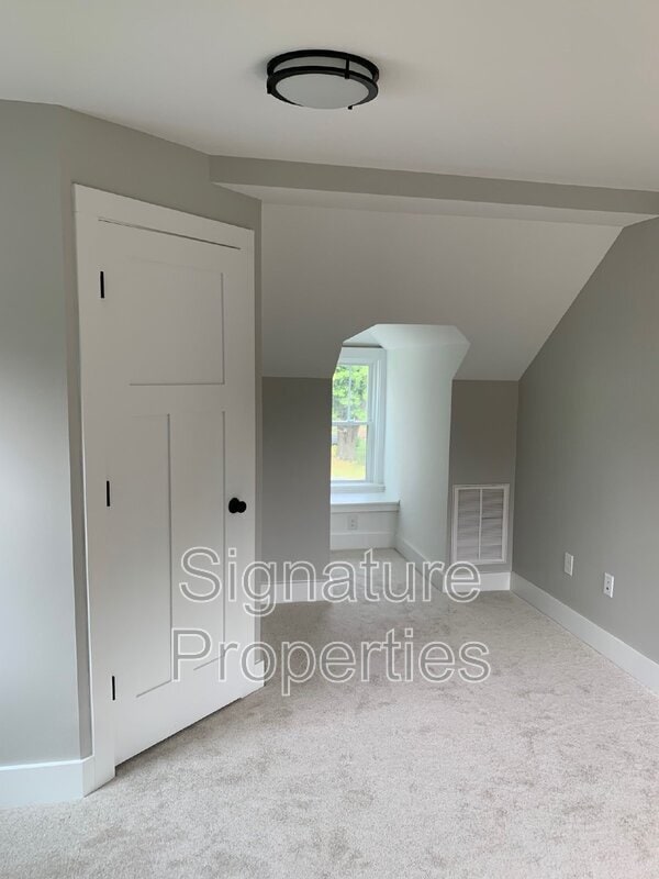 Building Photo - 6112 Ellis Ave