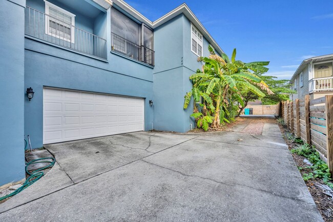 Building Photo - Gorgeous Townhome in Downtown Orlando