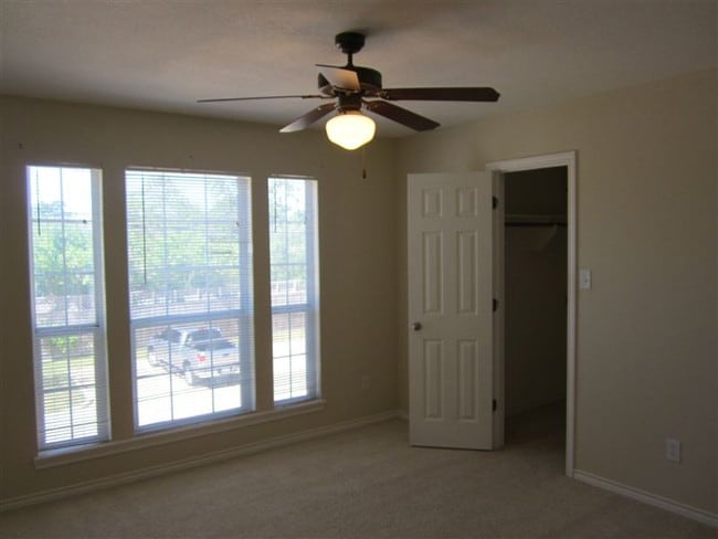 Building Photo - 2 br, 2.5 bath Condo - Wellington Court Co...