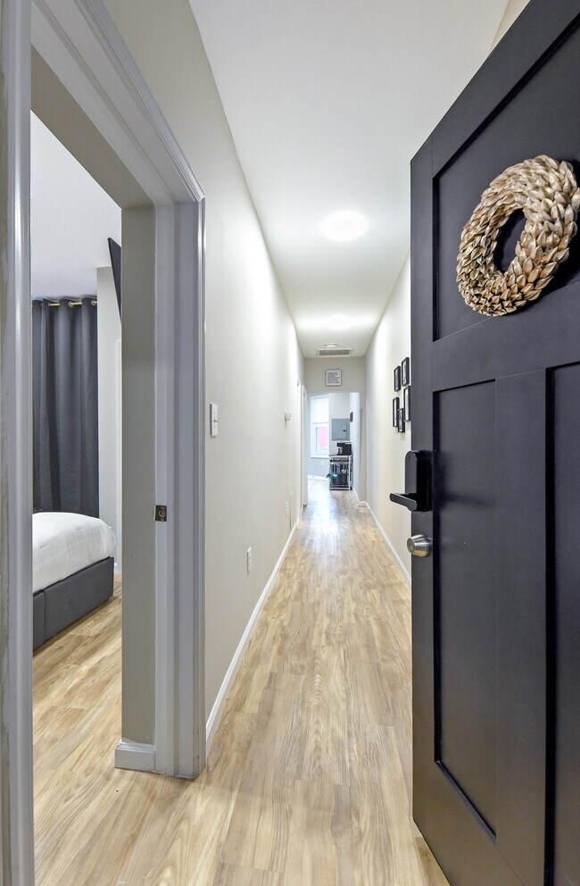 Building Photo - 3022 Auchentoroly Ter