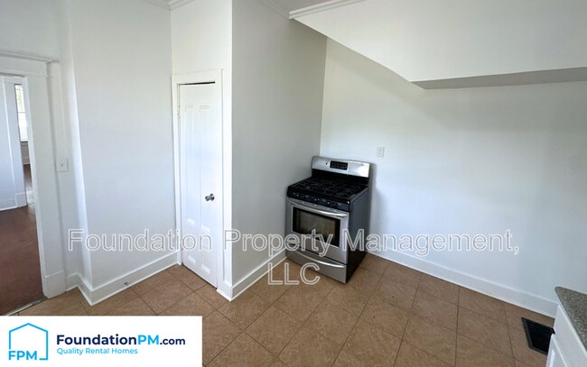 Building Photo - 1492 Faxon Ave