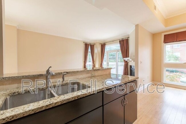 Building Photo - 110 31st Ave N