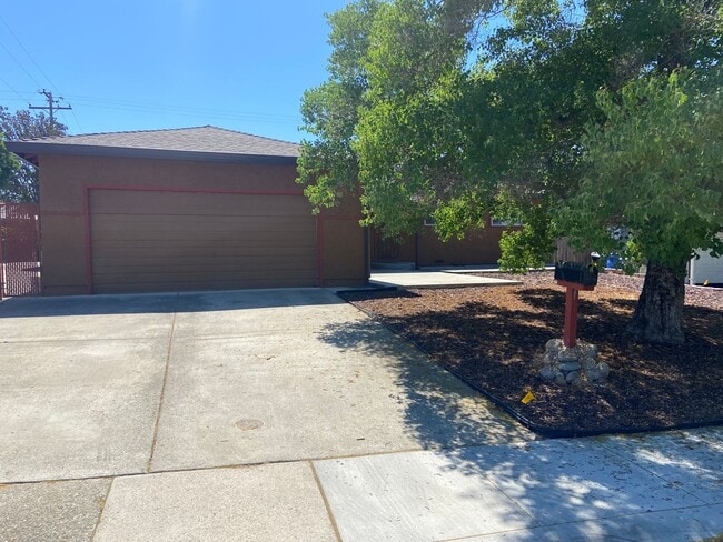Building Photo - Folsom 3 Bdrm, 2 bath