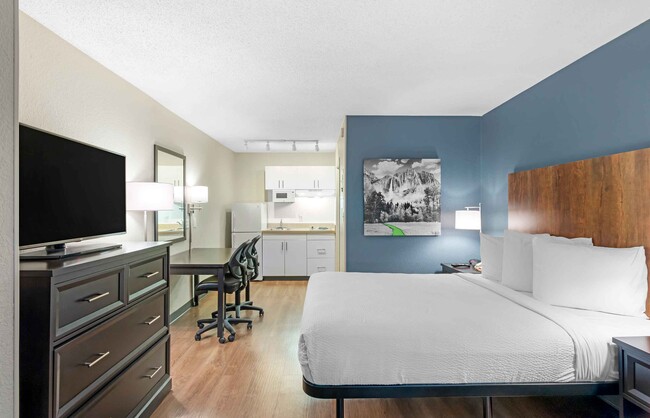 Building Photo - Furnished Studio-Miami - Airport - Blue La...