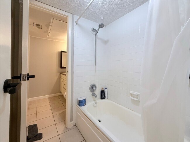 Building Photo - 10110 Forum W Dr