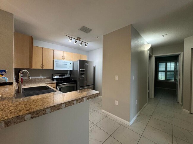 Building Photo - 3/2 Condo in Villaggio On The Lakes