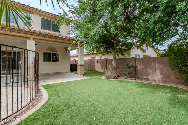 Building Photo - 2744 E Donato Dr