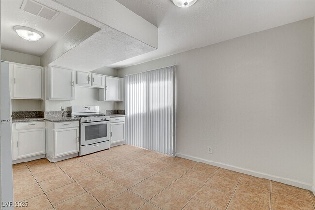 Building Photo - 5813 W Balzar Ave