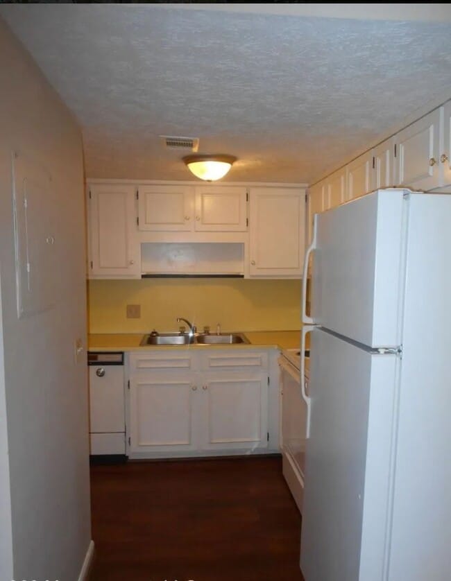 Building Photo - Available Fall 2026!