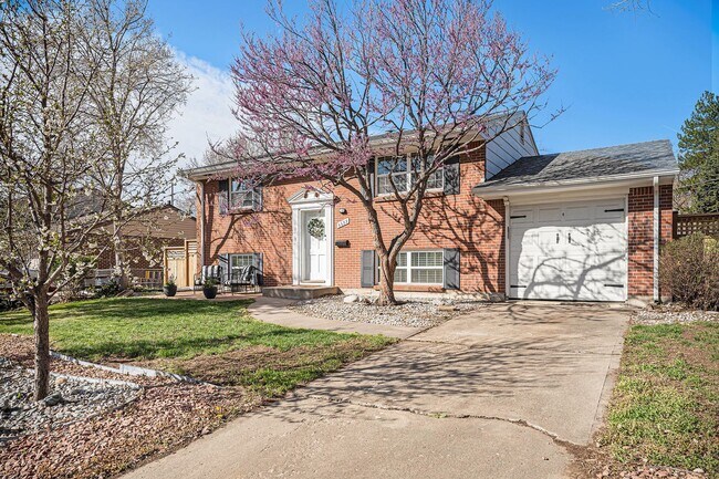 Building Photo - Updated Single-Family Home in Arvada
