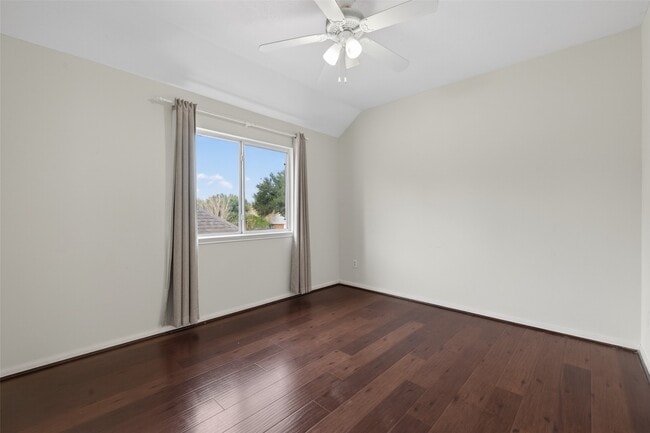 Building Photo - 3127 Edgewood Dr