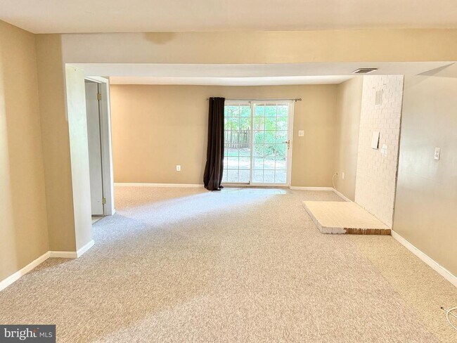 Building Photo - 15407 Skyline Dr