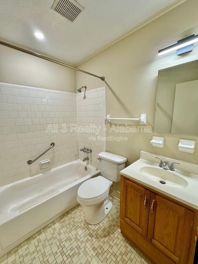 Building Photo - 6332 Pinebrook Dr