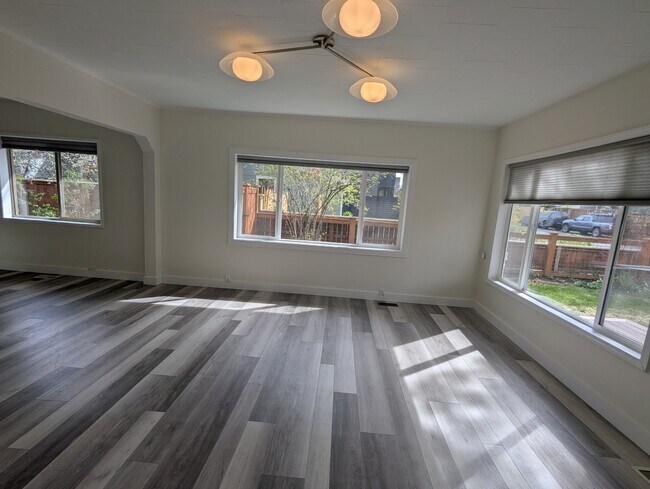 Building Photo - 402 NW 12th St