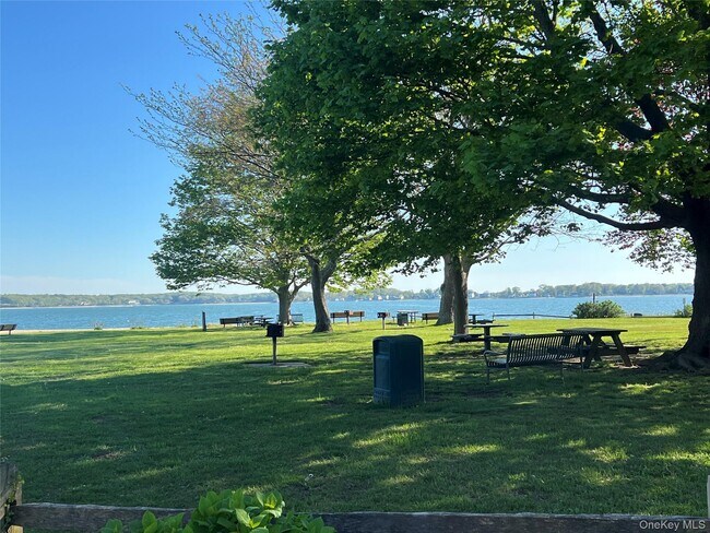 Building Photo - 237 6th St