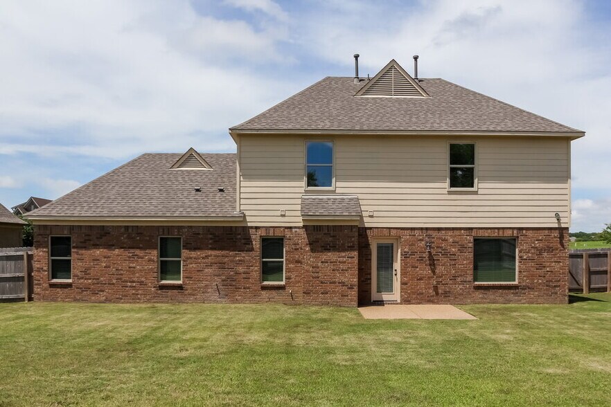 Building Photo - 170 Misty Fields Rd