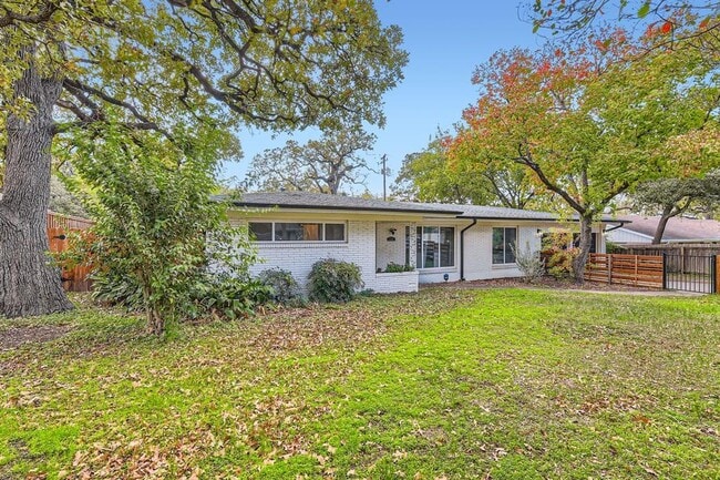 Building Photo - 1713 Mariposa Dr