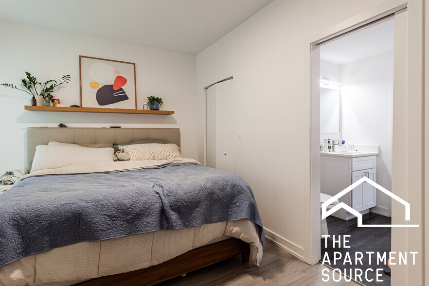 Building Photo - 4939 N Saint Louis Ave