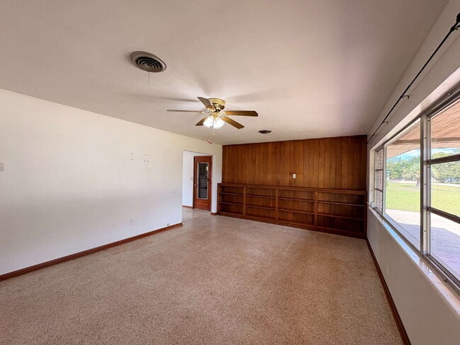 Building Photo - **Move-in special- No admin fees***Ready to move-in 2-bedroom, 2-bath residence in the heart of S...