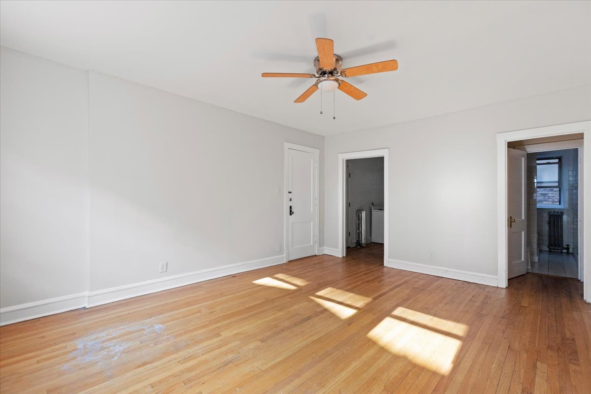 Building Photo - 2340 W Touhy Ave