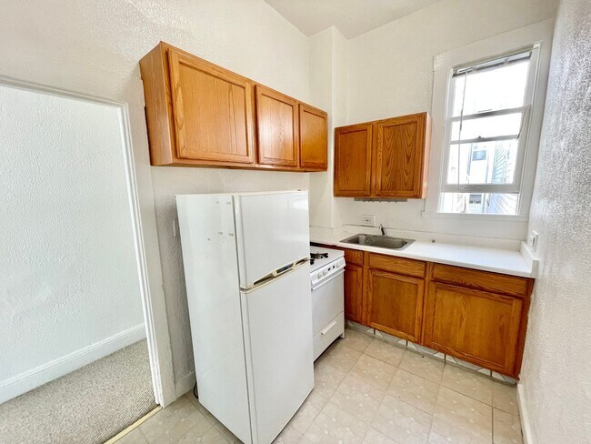 Building Photo - Charming Studio Apartment in the heart of ...