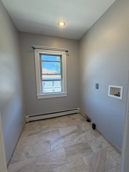 Building Photo - 150 Kinsley St