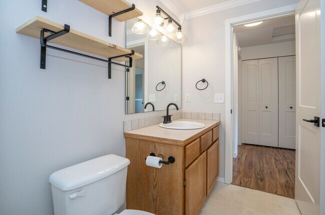 Building Photo - Exquisite 3-bedroom, 2-full bath Home in Puyallup