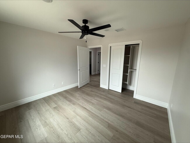 Building Photo - 2633 Dunoon Dr