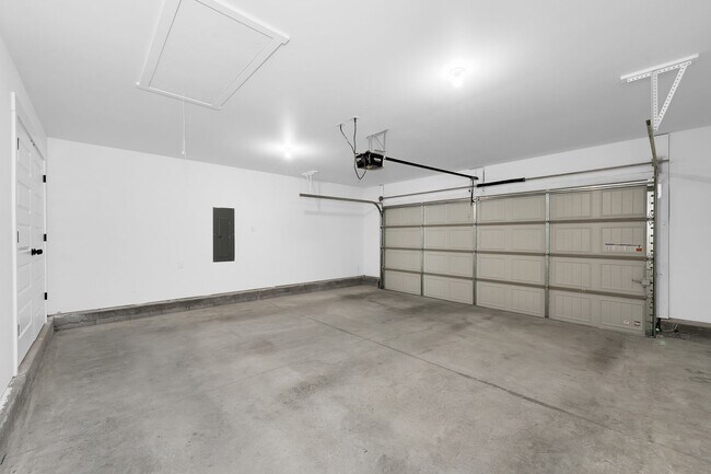 Building Photo - Brand New Home Waiting For you!