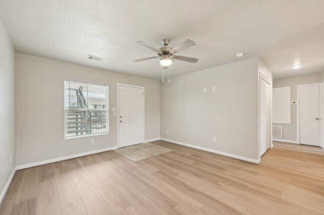 Building Photo - 254 Plez Morgan Dr