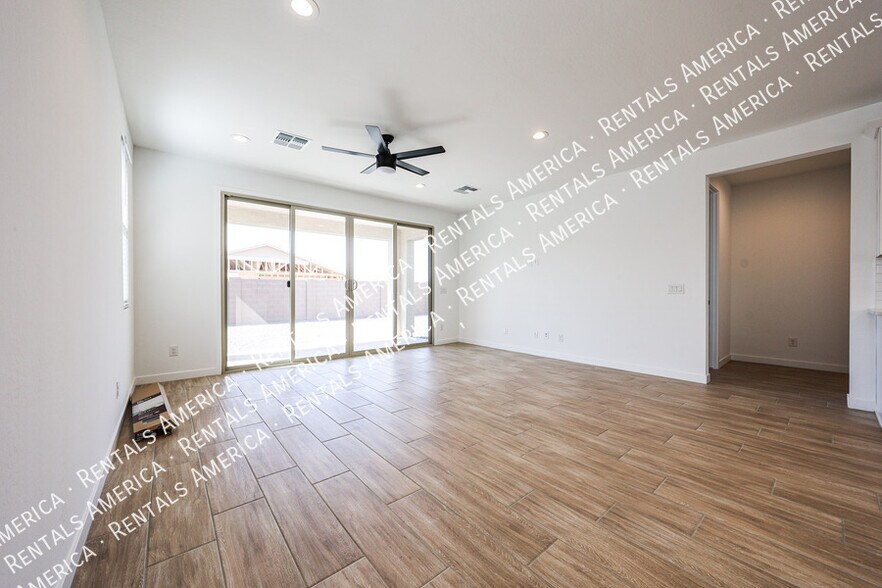 Building Photo - 5411 W Royal Palm Rd