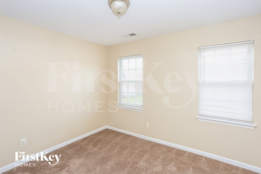 Building Photo - 6017 Briggs Dr